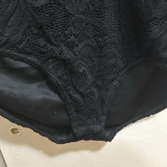 Boohoo Lace Bodysuit - Picture 6 of 7